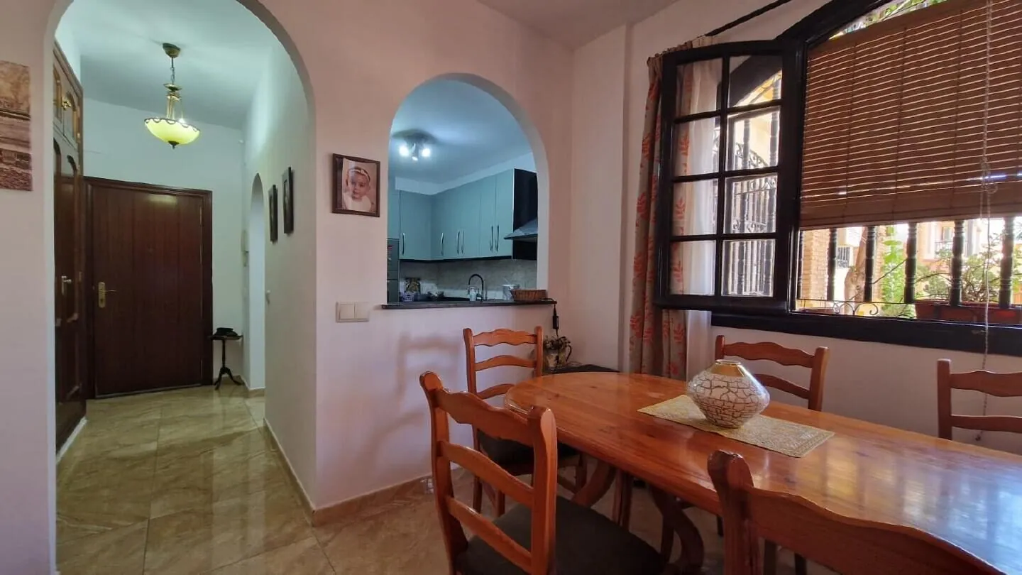 Gerenoveerde benedenwoning met garage in Puebla Lucía, centrum Fuengirola – 8/16