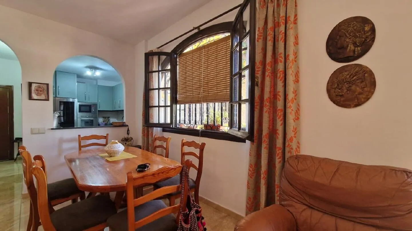 Gerenoveerde benedenwoning met garage in Puebla Lucía, centrum Fuengirola – 9/16