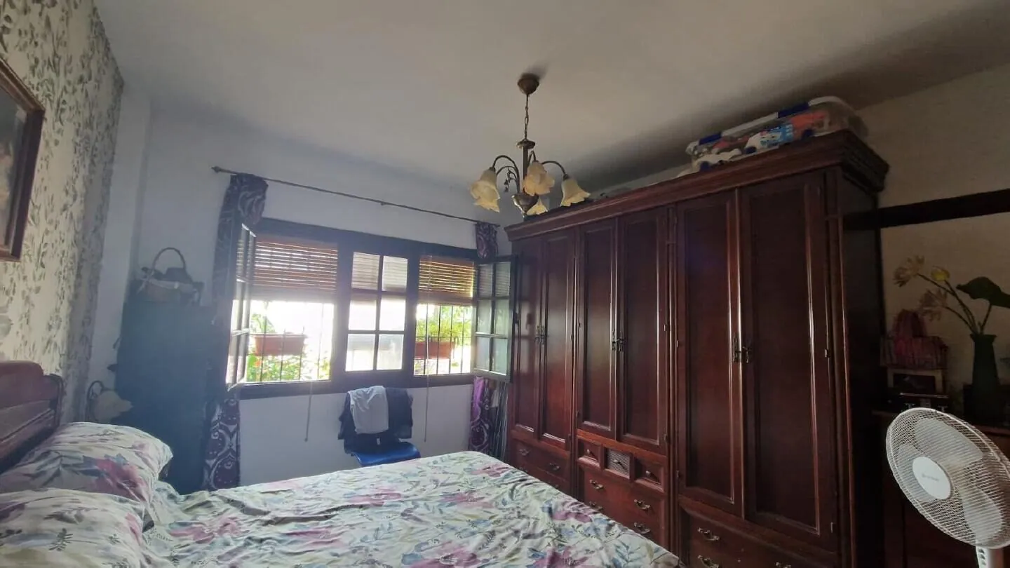 Gerenoveerde benedenwoning met garage in Puebla Lucía, centrum Fuengirola – 12/16