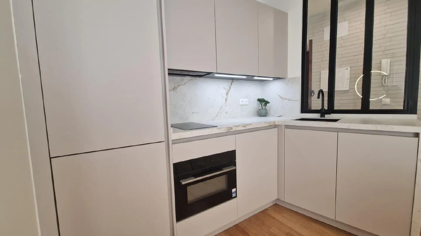 Gerenoveerd appartement met lift aan de Plaza de Uncibay, centrum Málaga – 10/16