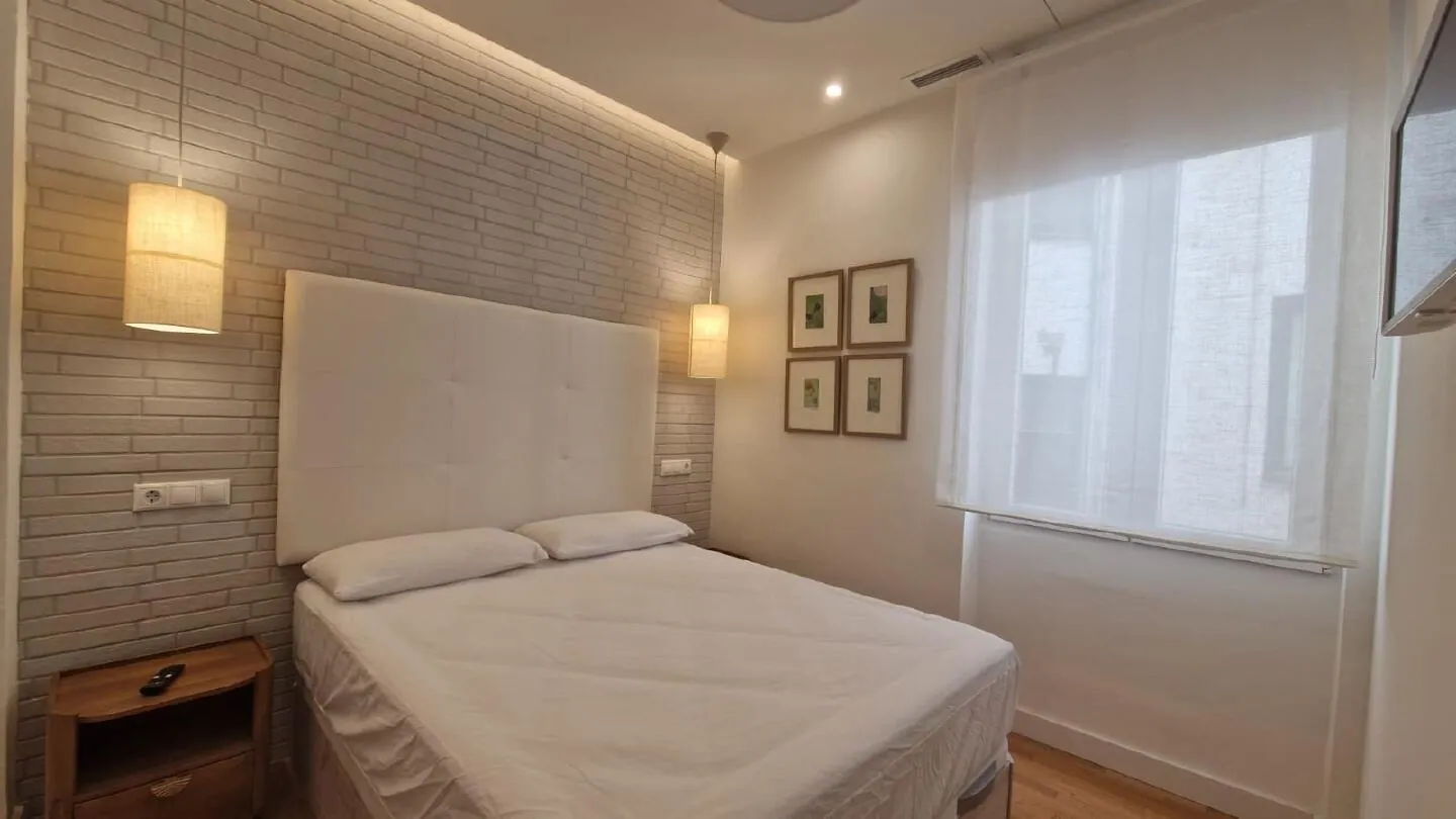 Gerenoveerd appartement met lift aan de Plaza de Uncibay, centrum Málaga – 11/16