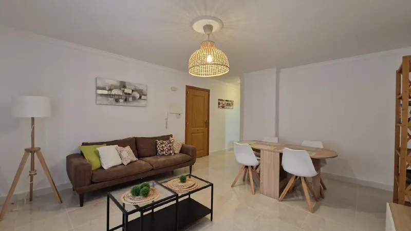 Gerenoveerde benedenwoning met toeristische licentie in Las Lagunas de Mijas