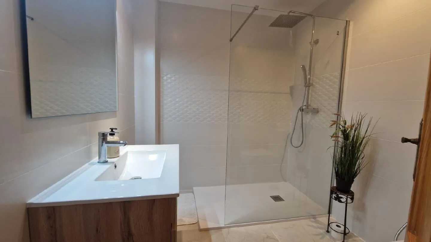 Gerenoveerde benedenwoning met toeristische licentie in Las Lagunas de Mijas – 11/16