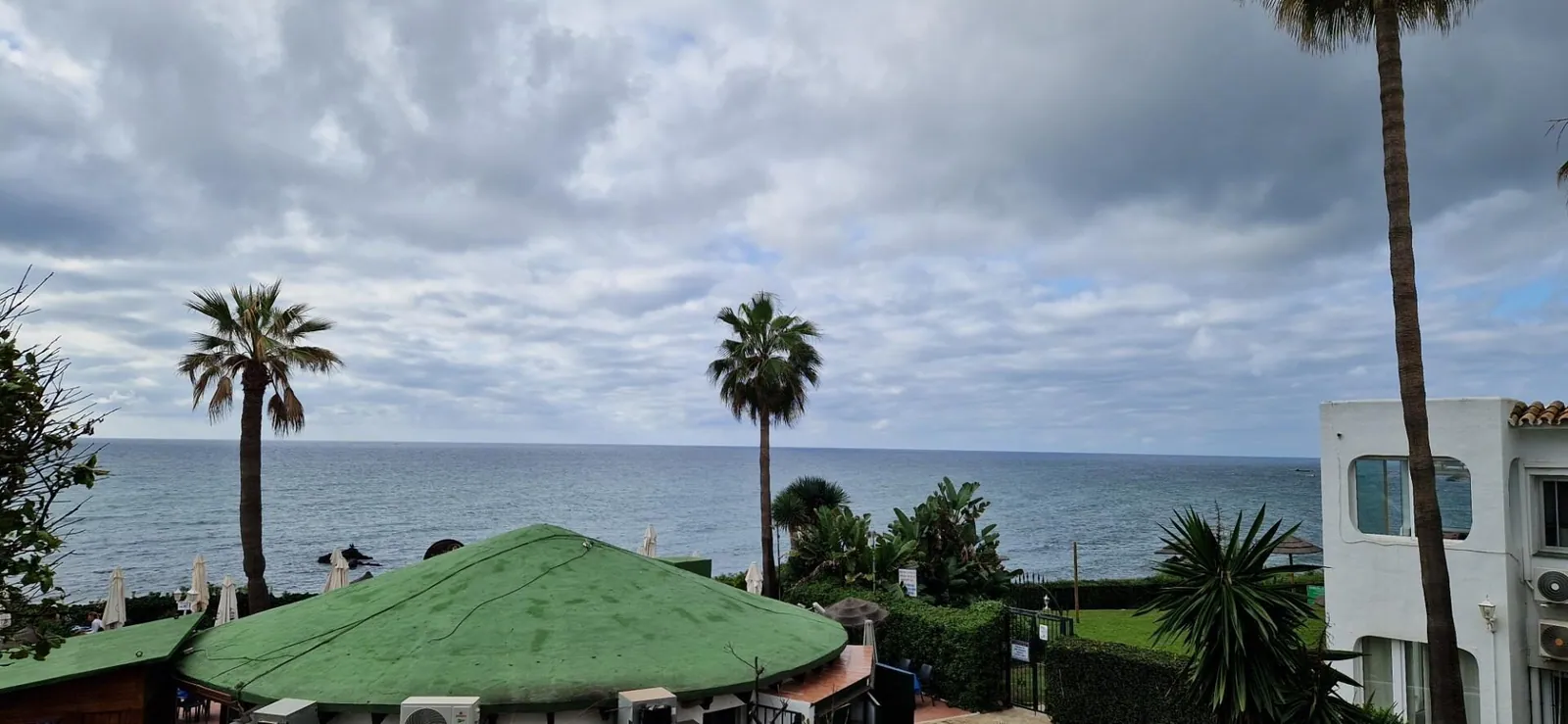 Appartement met zeezicht en toeristische licentie in El Juncal, Mijas Costa – 12/16