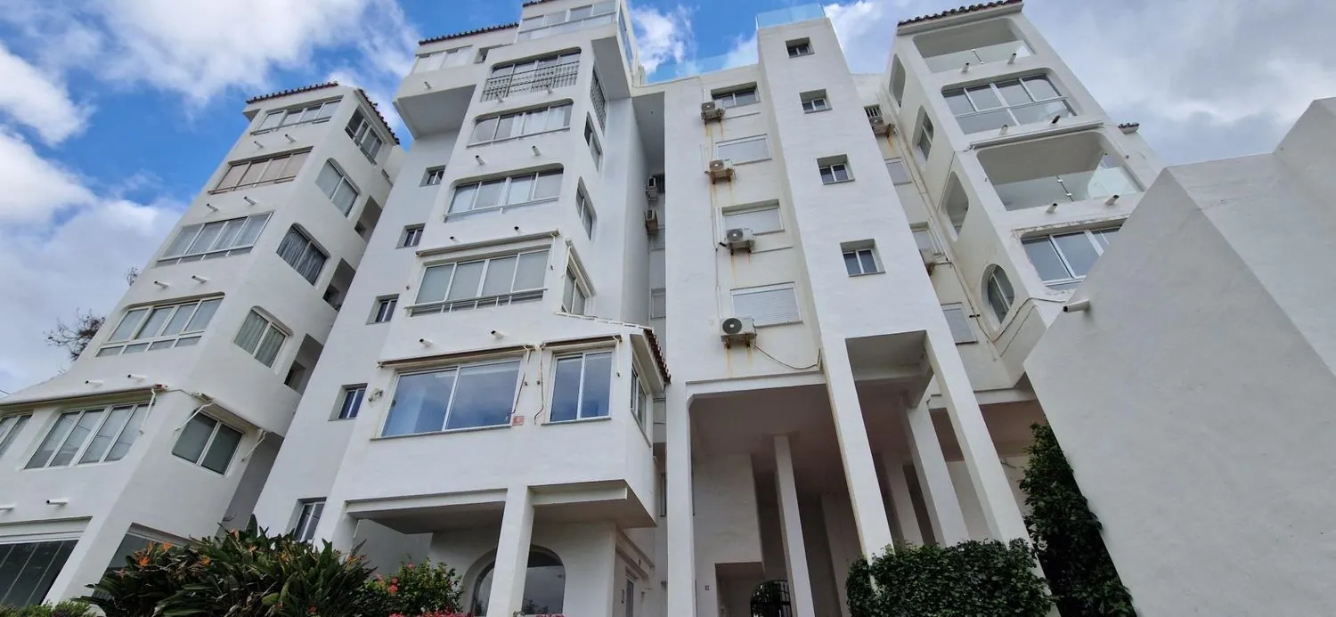 Appartement met zeezicht en toeristische licentie in El Juncal, Mijas Costa – 13/16